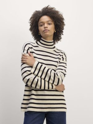 The Boxy Turtleneck in Cashmere | Bone / Black