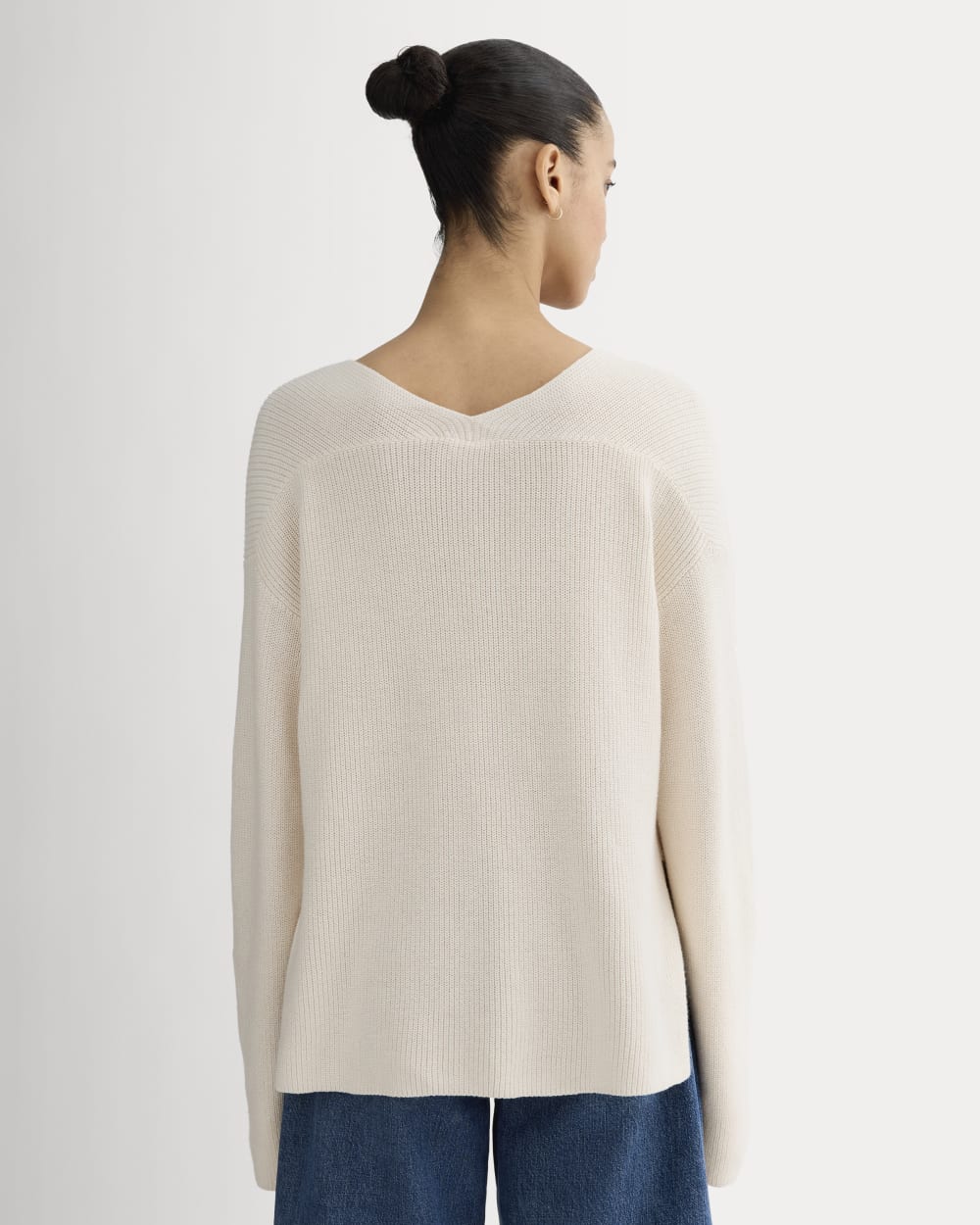 The Slouchy V-Neck in Everyday Cotton | Canvas - Image 5