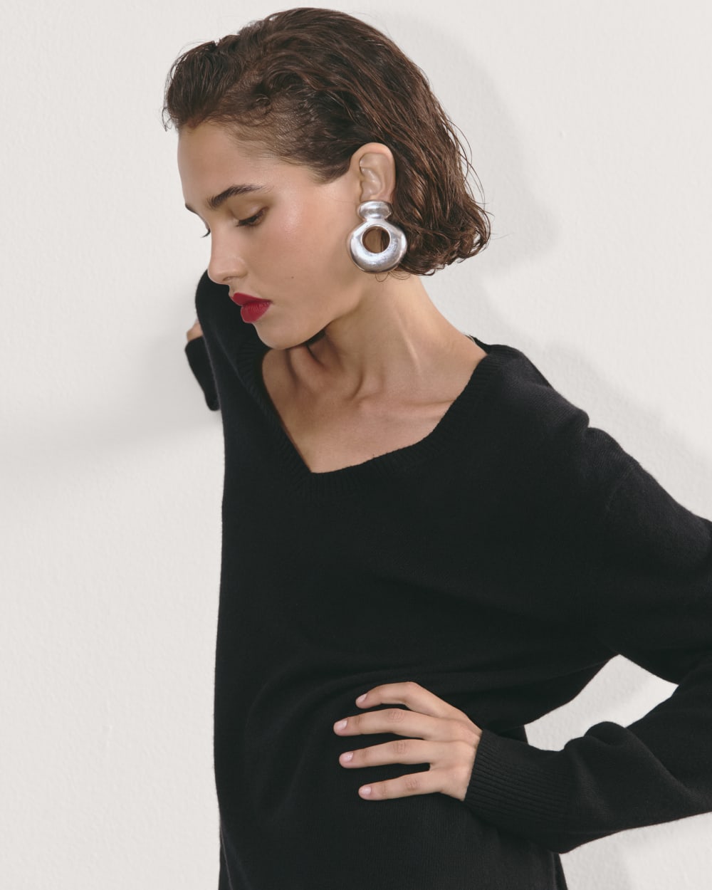 The Classic V in Cashmere | Black - Image 3