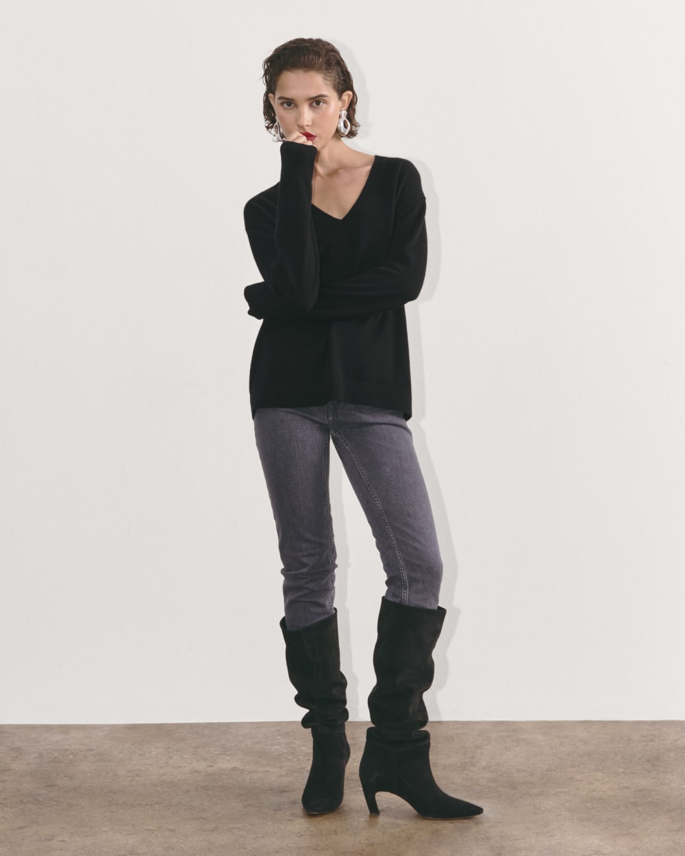 The Classic V in Cashmere | Black - Image 4