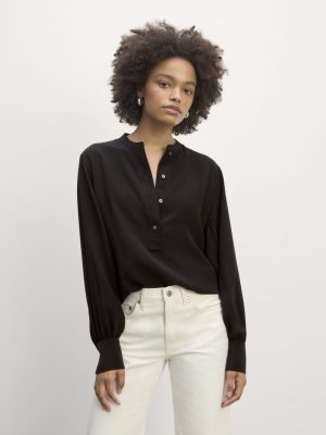 The Henley Shirt in Washable Silk | Black