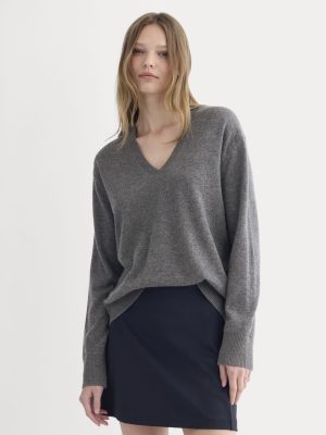 The Classic V in Cashmere | Heather Charcoal