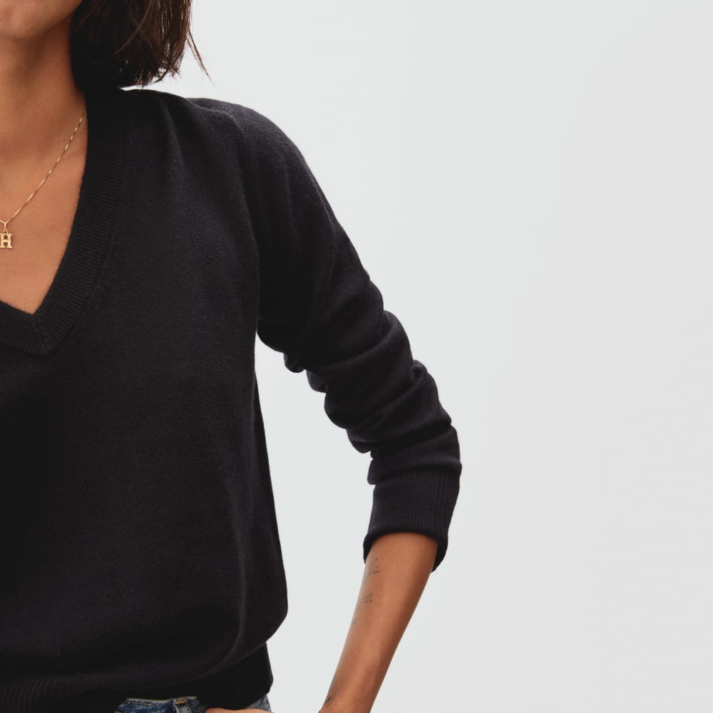 The Cashmere V-Neck | Black - Image 3