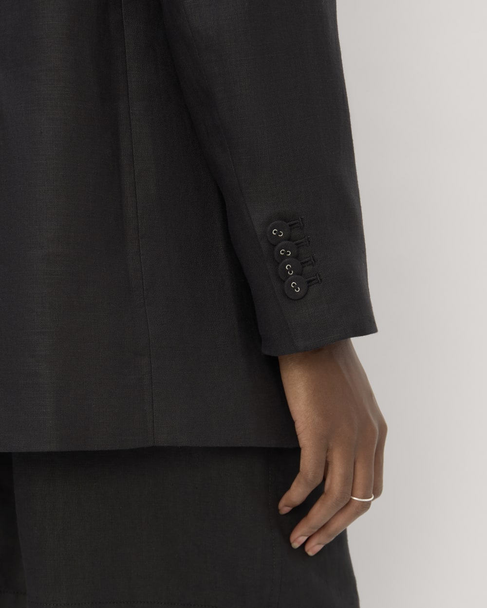 The Oversized Blazer in Linen | Black - Image 5