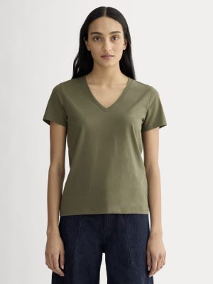 The Slim V-Neck Tee in Essential Cotton | Kalamata