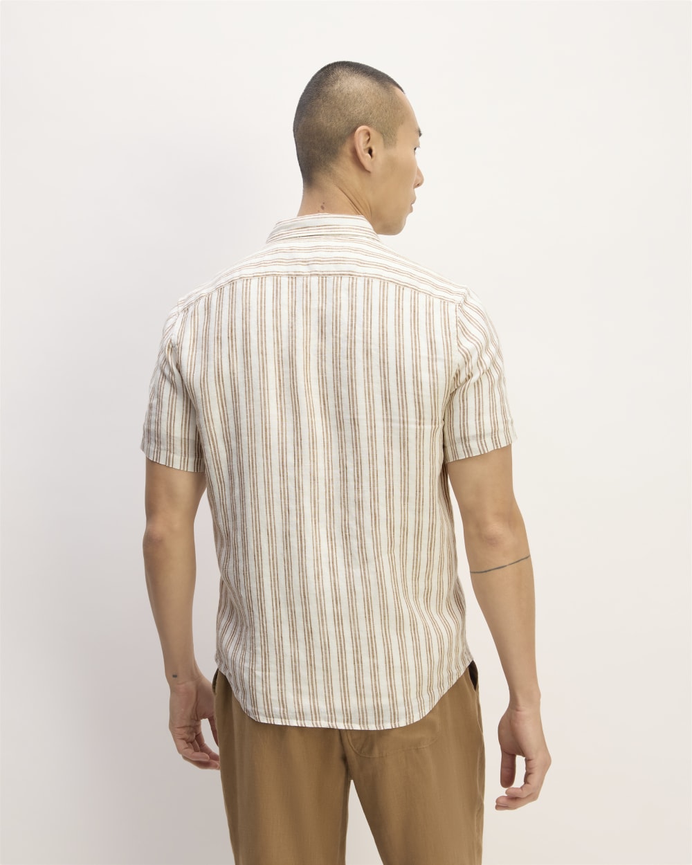 The Classic Short-Sleeve Shirt in Linen | Bone / Toasted Coconut - Image 6