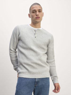 The Waffle Long-Sleeve Henley | Heathered Light Grey