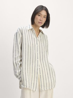 The Boyfriend Shirt in Linen | Bone / Navy