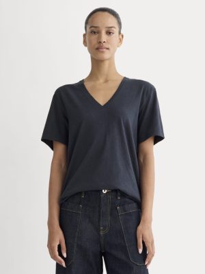 The Slouchy V-Neck Tee in Cotton Linen | Navy