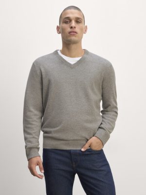 The Cashmere V-Neck Sweater | Light Heather Grey