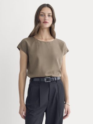 The Muscle Top in Butterlite | Deep Taupe