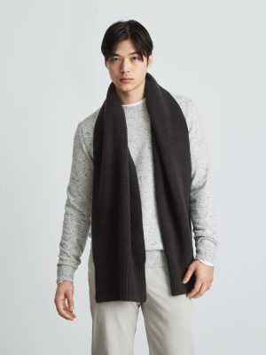 The Felted Merino Waffle-Knit Scarf | Black