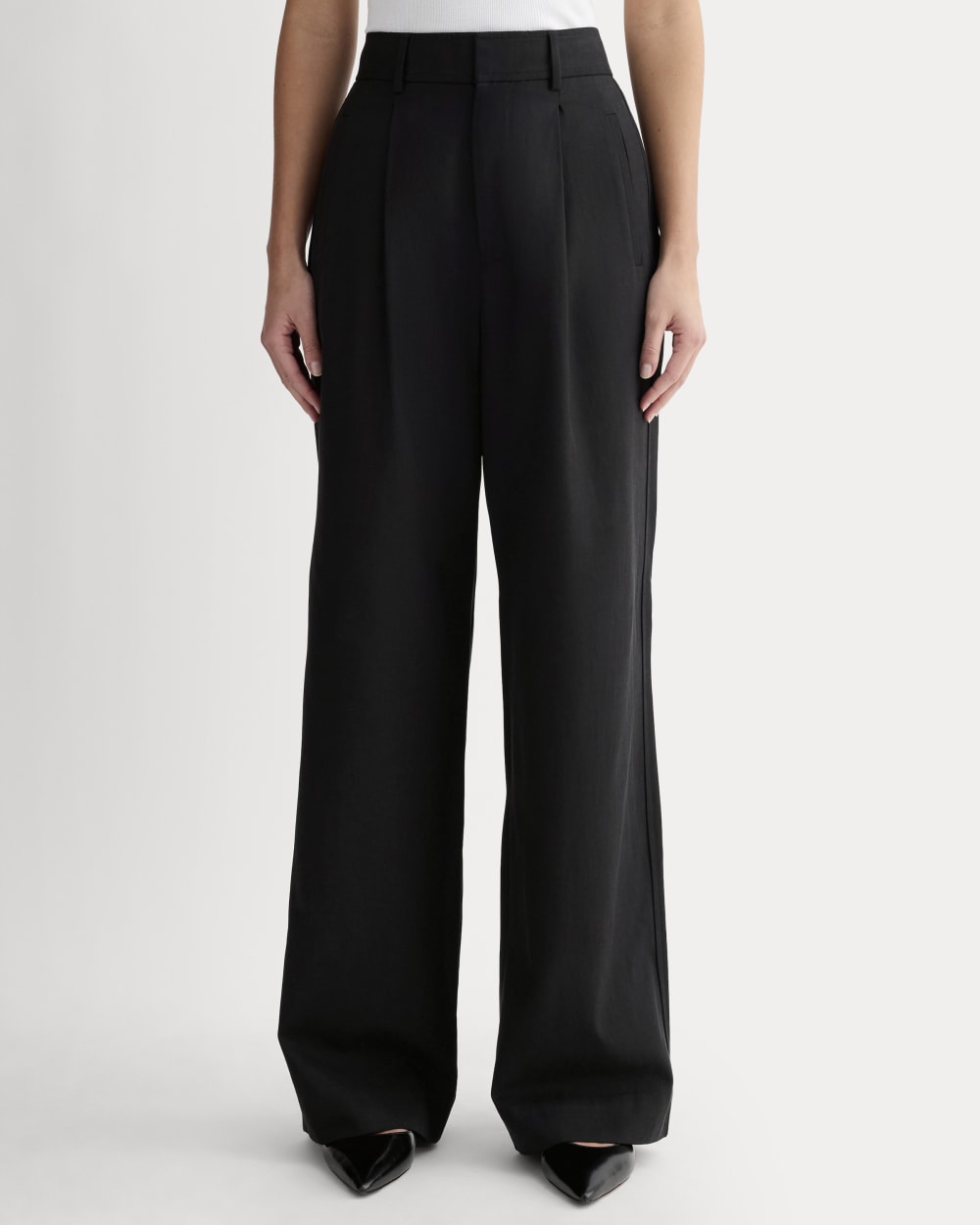 The Draper Pleated Pant in Buttersmooth | Black | 30 Inseam - Image 3
