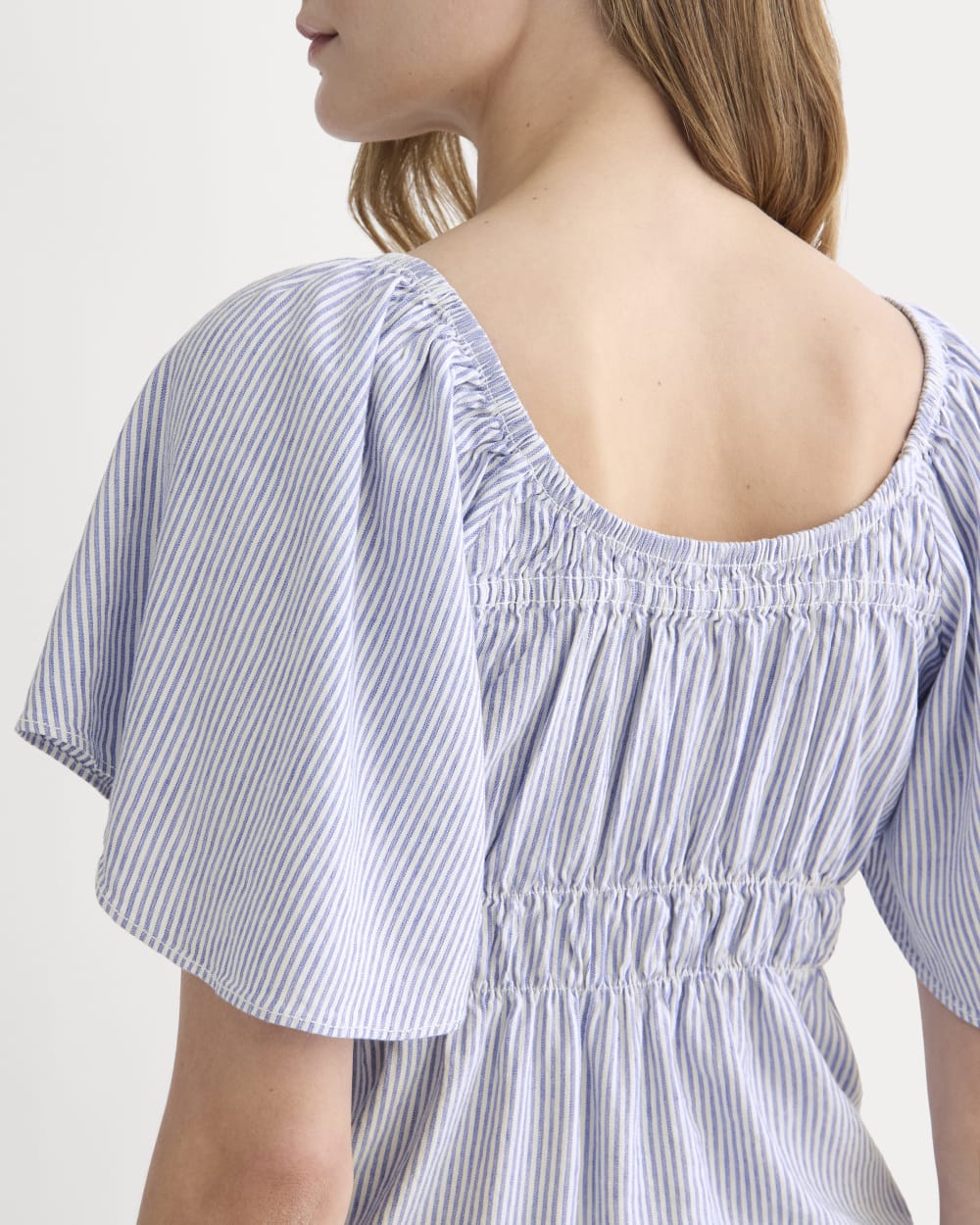 The Flutter-Sleeve Top in Stretch Linen | White / Dutch Blue - Image 4