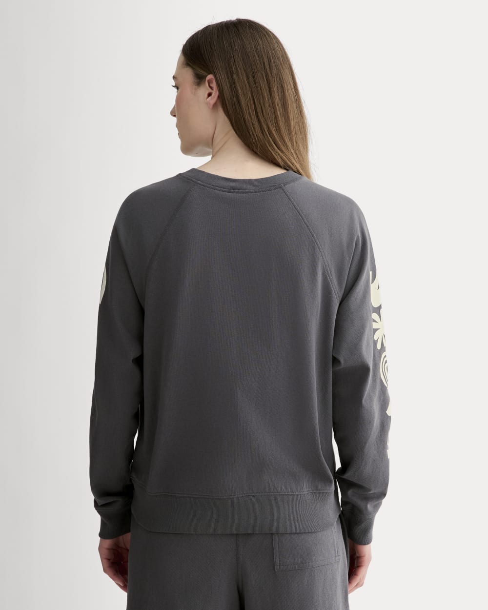 The Everlane x Parks Project Off-Duty Long-Sleeve Tee | Forged Iron / Natural - Image 5
