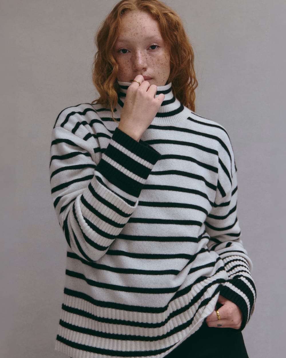 The Boxy Turtleneck in Cashmere | Bone / Black - Image 7