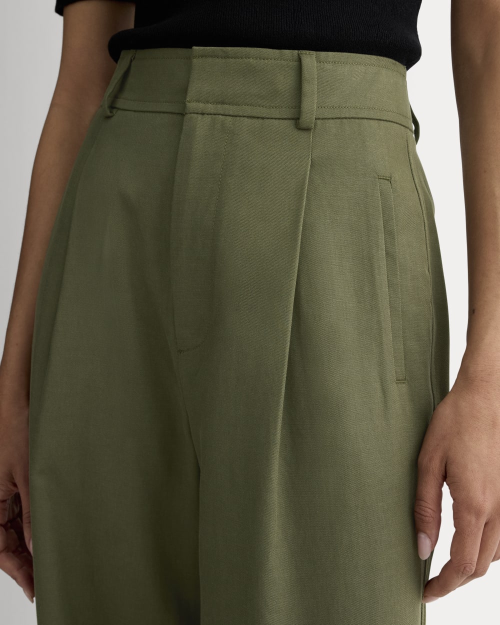 The Draper Pleated Pant in Buttersmooth | Kalamata | 32 Inseam - Image 4