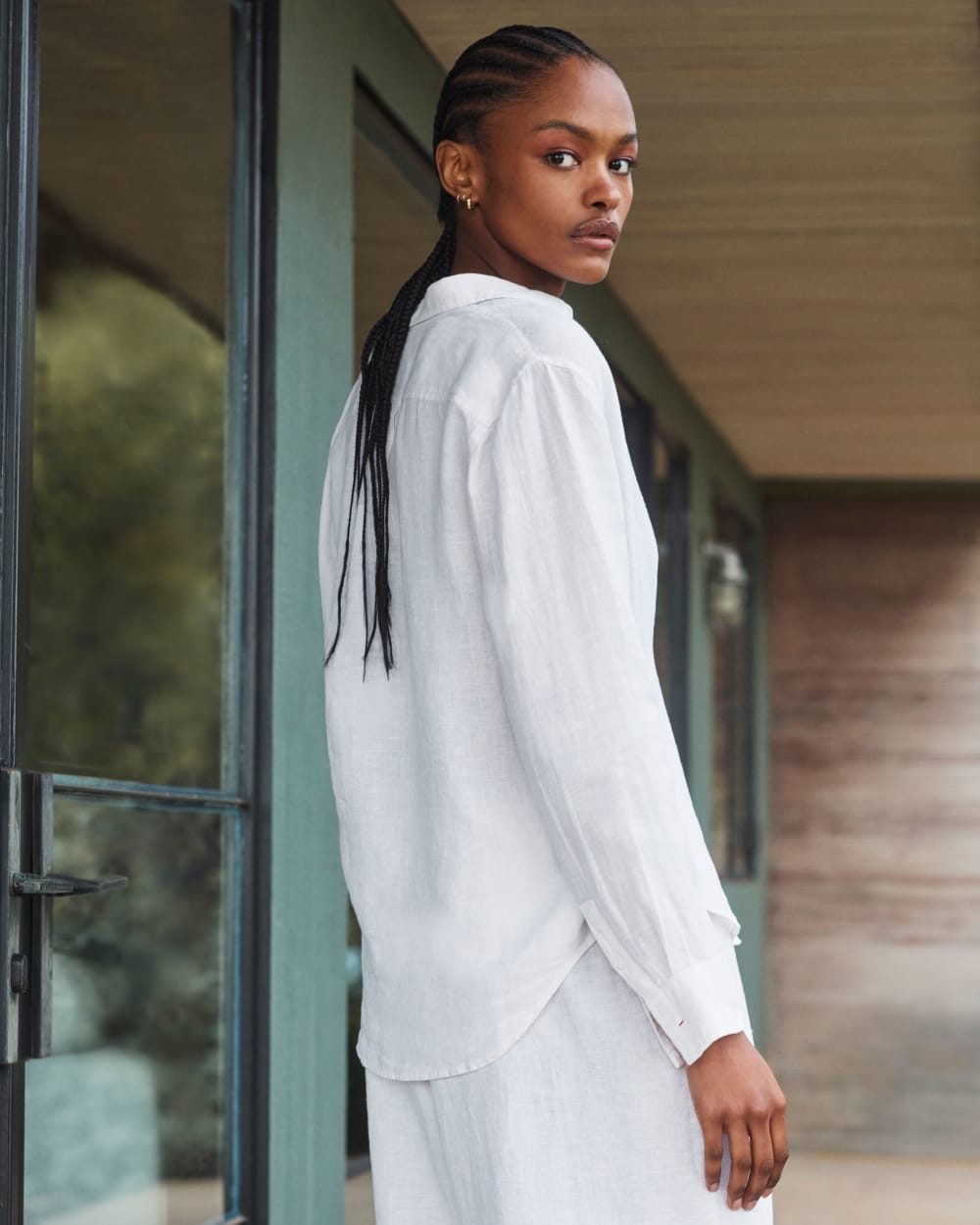 The Must-Have Shirt in Linen | Natural Chambray - Image 8