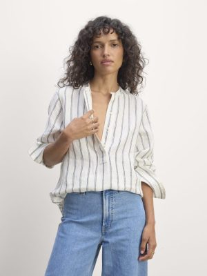 The Henley Shirt in Linen | Bone / Navy