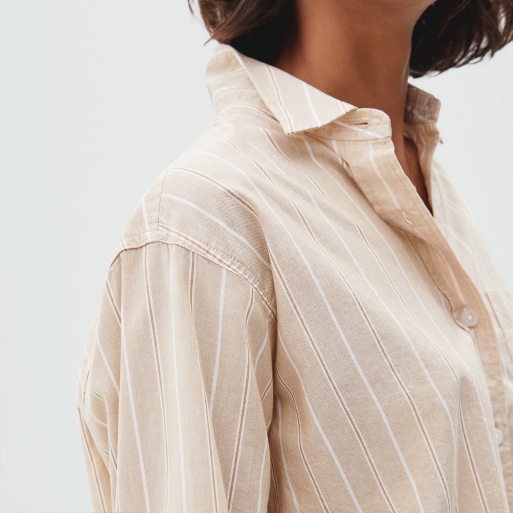 The Way-Short Shirt in Silky Cotton | Golden Brown / White - Image 3