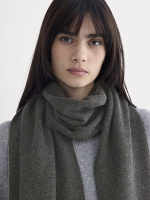 The Cabin Scarf | Heathered Soot