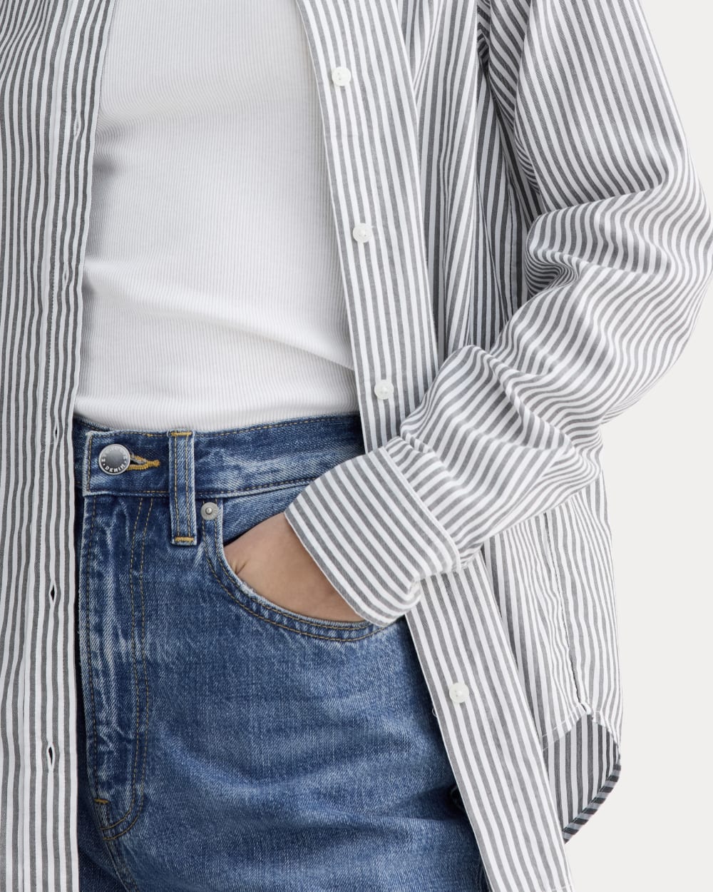 The Must-Have Shirt in Silky Cotton | Grey / White - Image 4