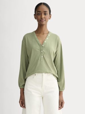 The Air V-Neck Henley | Sagebrush