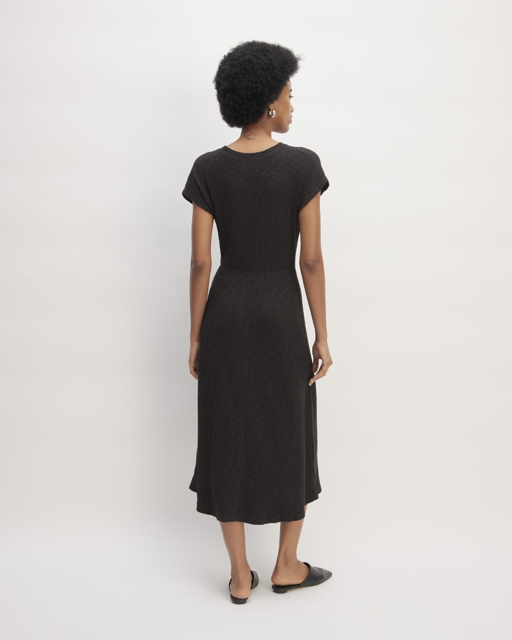 The Rib-Knit Cap-Sleeve Midi Dress | Black - Image 6