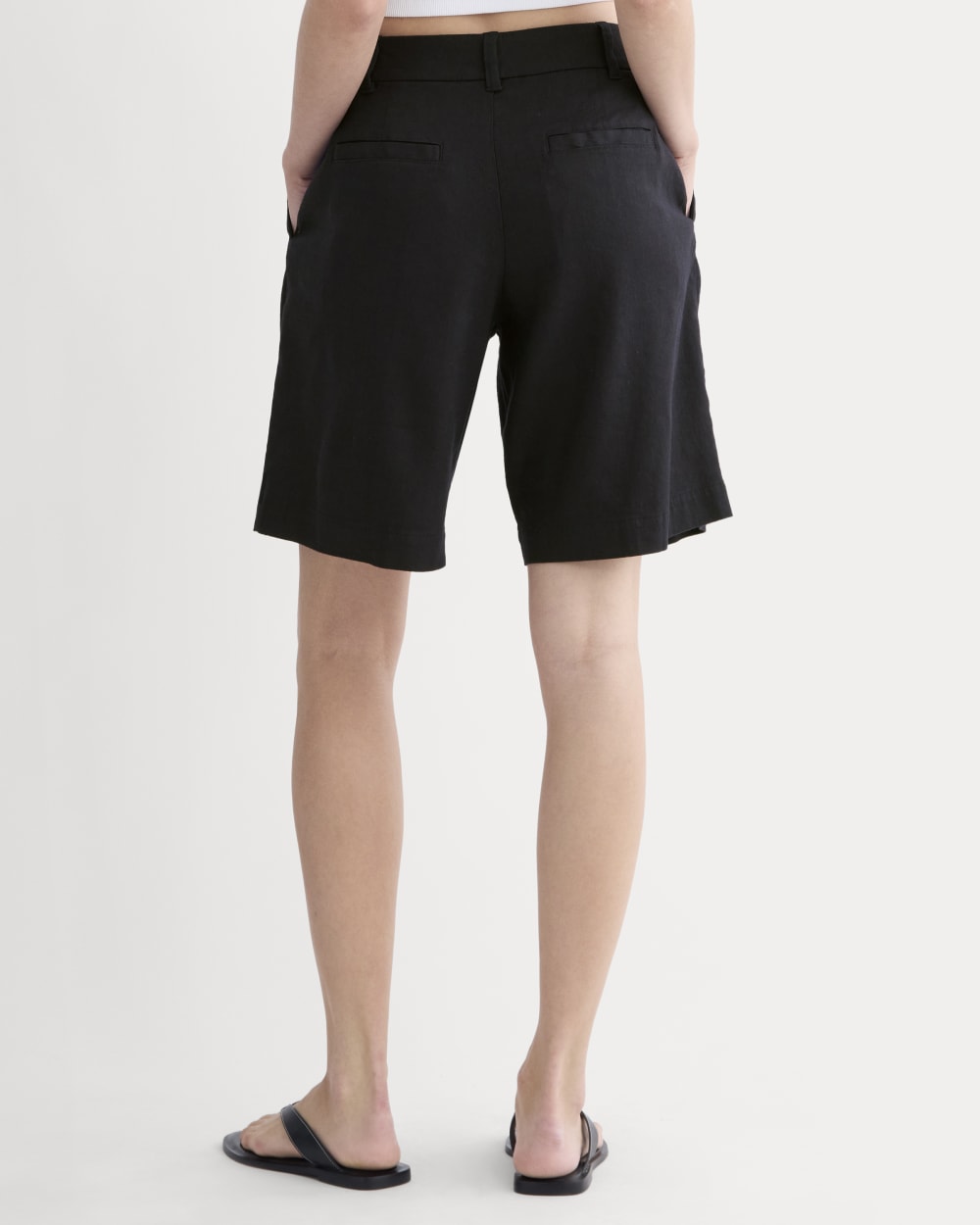 The Pleated Short in Stretch Linen | Black - Image 5