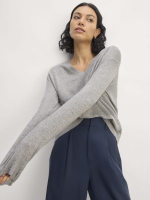 The Classic V in Cashmere | Light Heather Grey