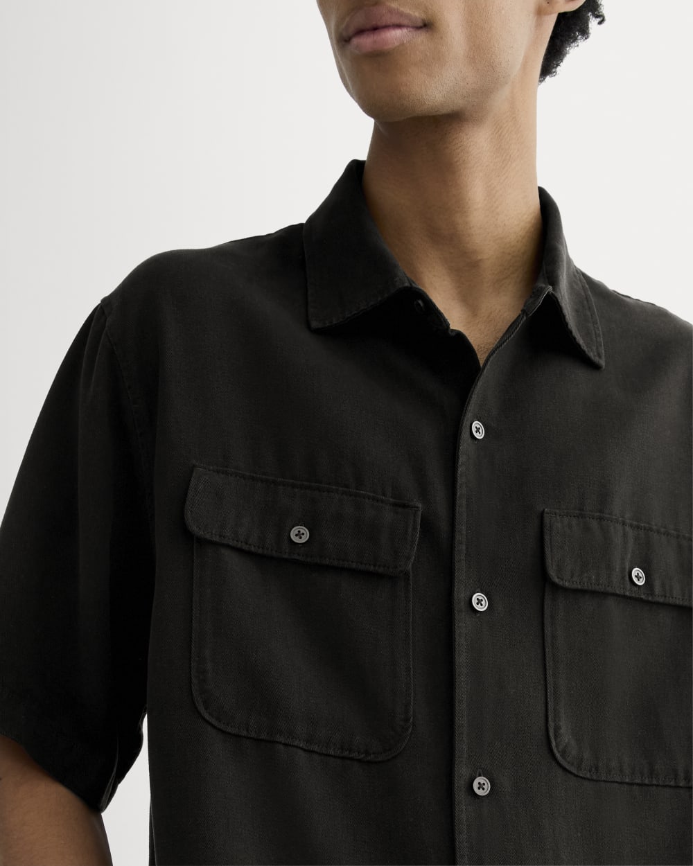 The Relaxed Utility Shirt in Buttersoft | Black - Image 4
