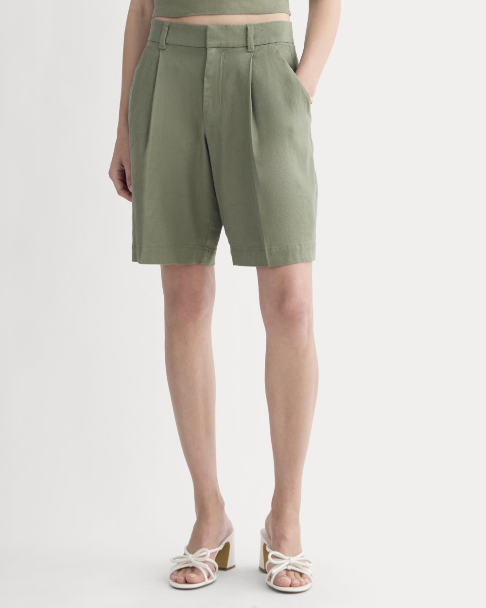 The Pleated Short in Stretch Linen | Lichen Green - Image 3