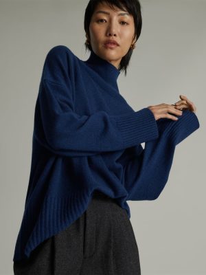 The Cashmere Oversized Turtleneck | Bright Navy