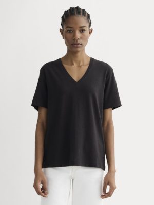 The Slouchy V-Neck Tee in Cotton Linen | Black