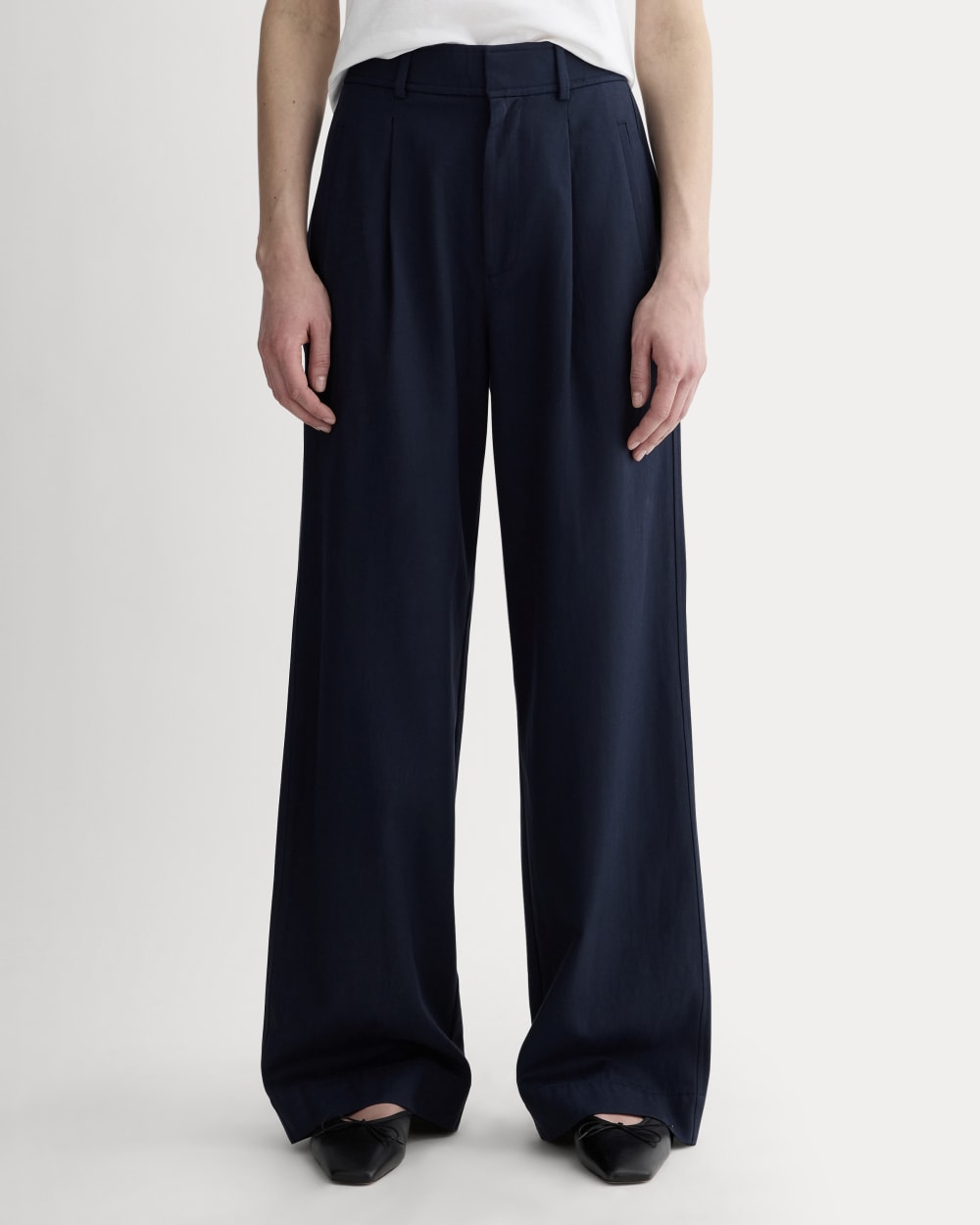 The Draper Pleated Pant in Buttersmooth | Navy | 32 Inseam - Image 3