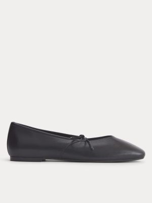Leather Keyhole Flat | Black