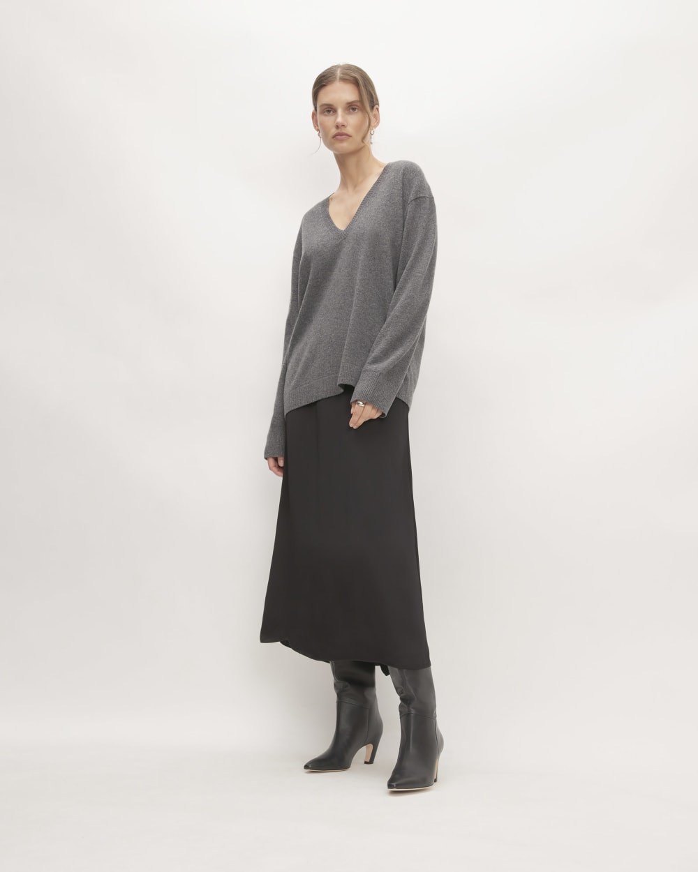 The Classic V in Cashmere | Heather Charcoal - Image 3
