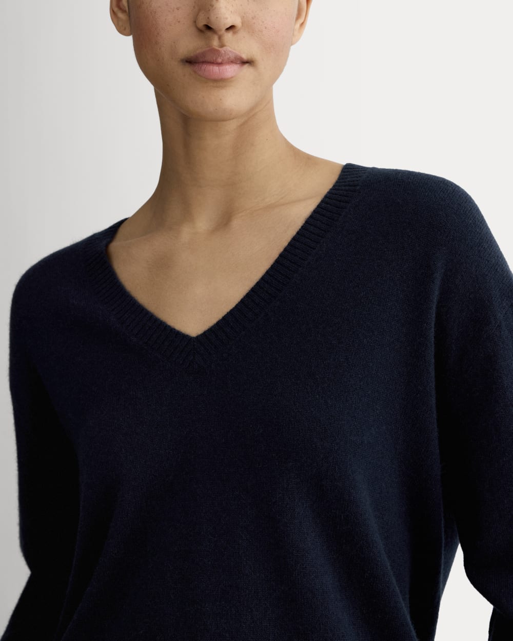 The Classic V in Cashmere | Navy - Image 4