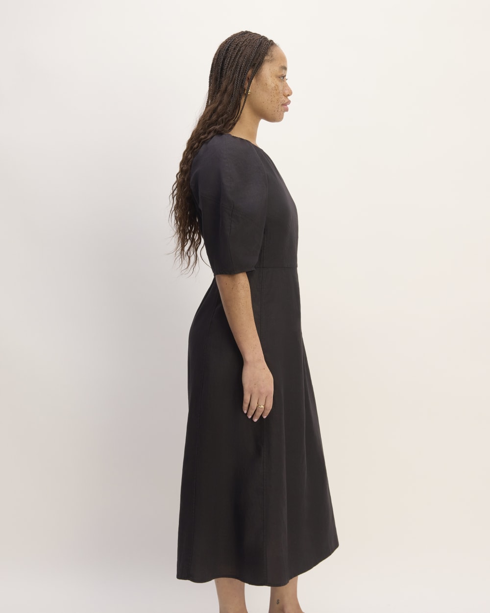 The Linen Short-Sleeve Scoop Midi Dress | Black - Image 3