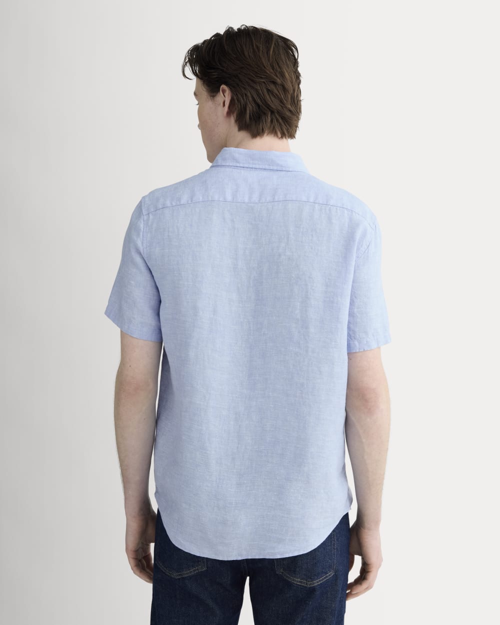 The Classic Short-Sleeve Shirt in Linen | Light Blue - Image 5