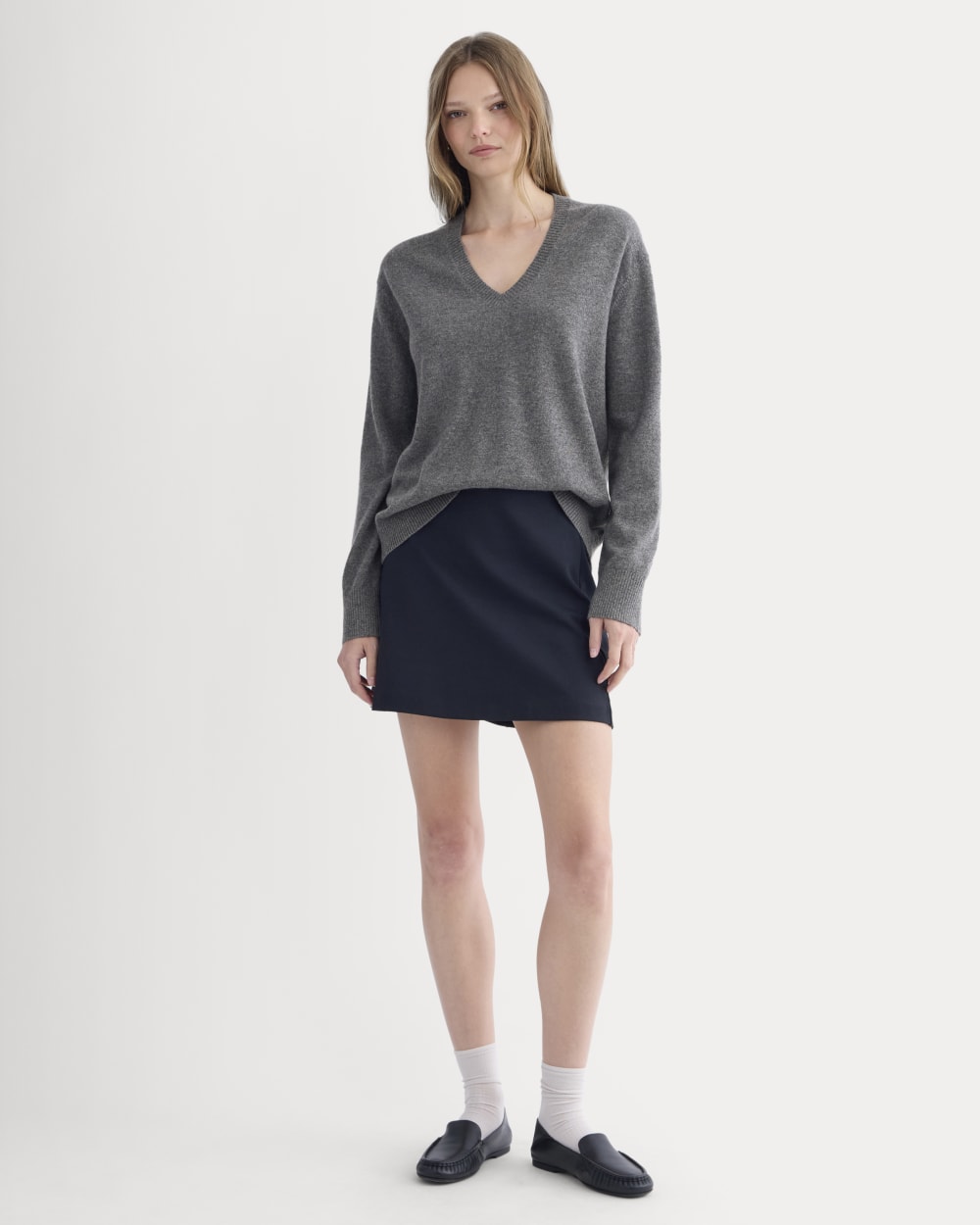 The Classic V in Cashmere | Heather Charcoal - Image 3