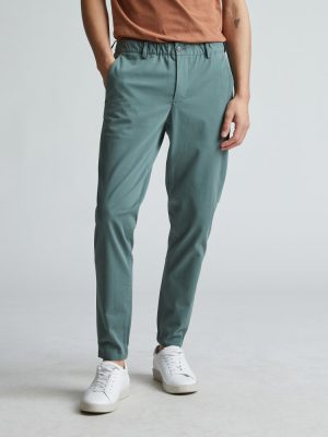 The Performance Traveler Chino | Green Balsam