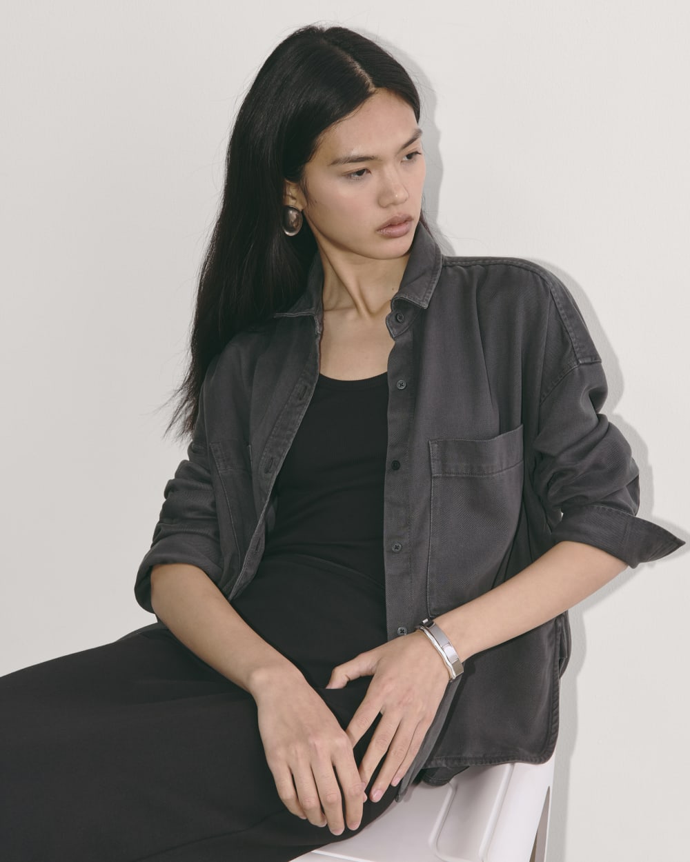 The Boxy Overshirt in Buttersoft | Graphite - Image 3