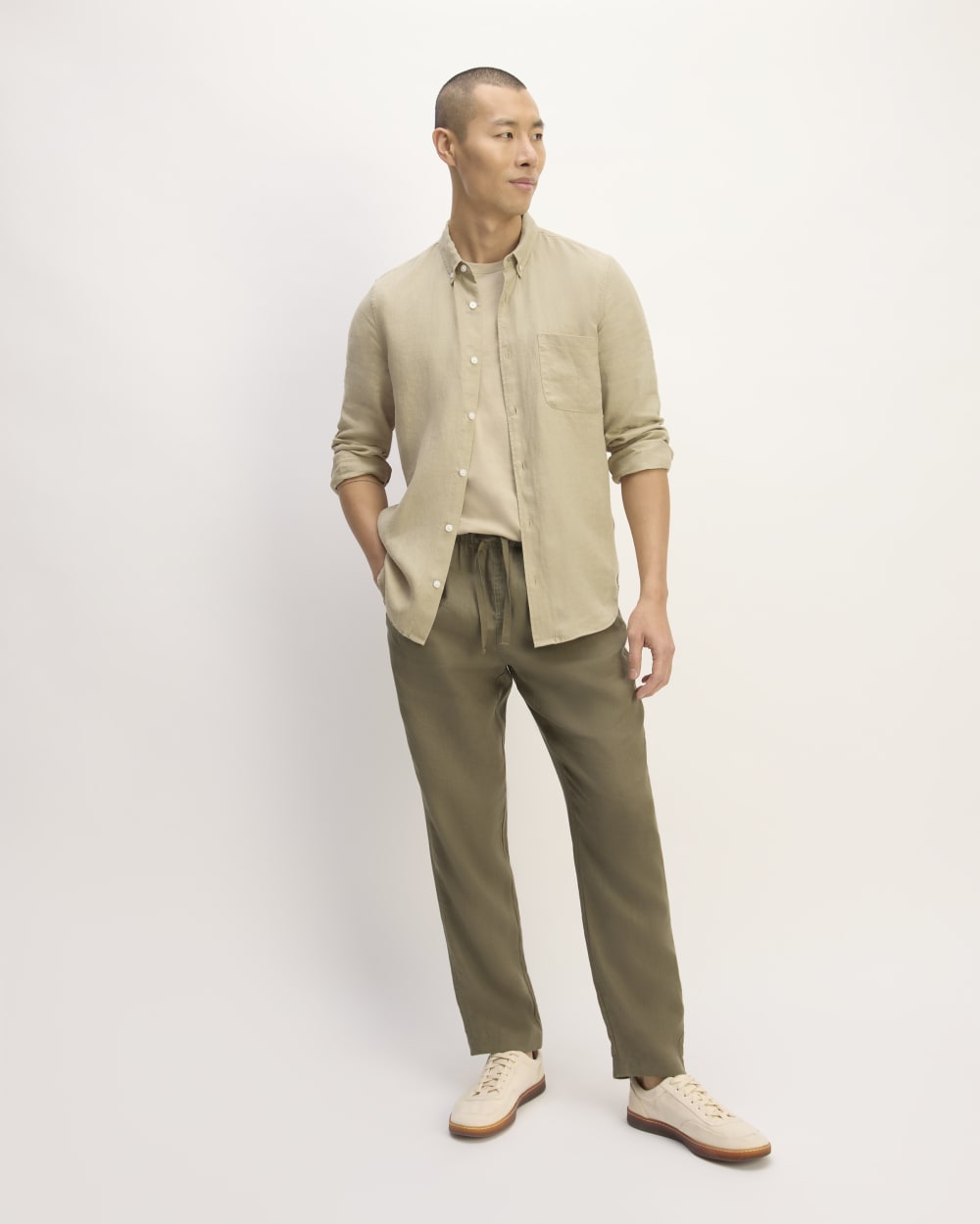 The Classic Shirt in Linen | Trench Coat Khaki - Image 3