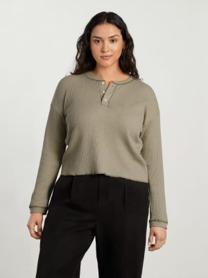 The Organic Cotton Waffle Henley | Field Green