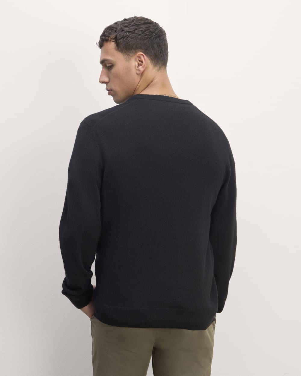 The Cashmere V-Neck Sweater | Black - Image 5