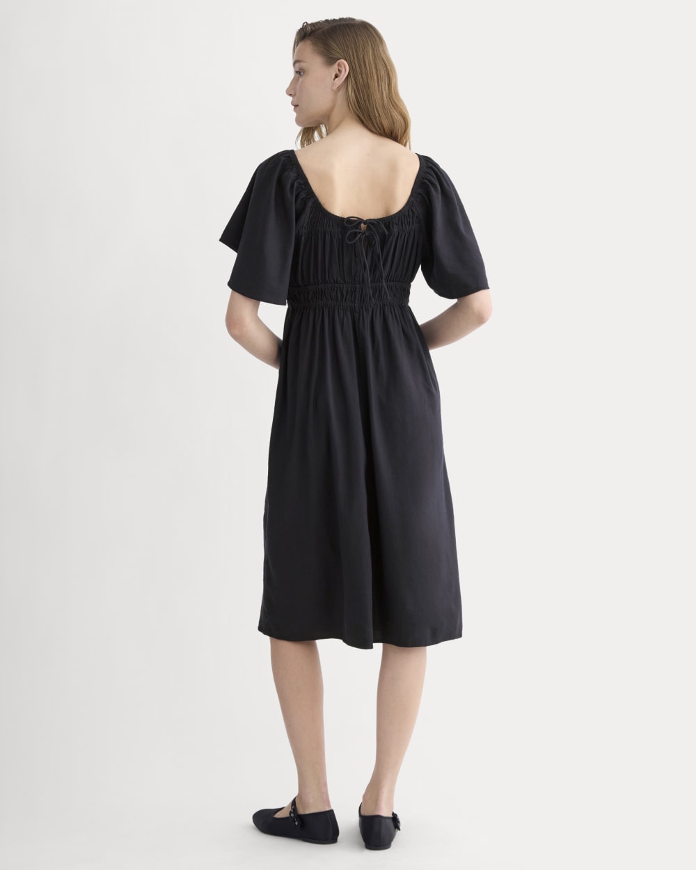 The Flutter-Sleeve Dress in Stretch Linen | Black - Image 4