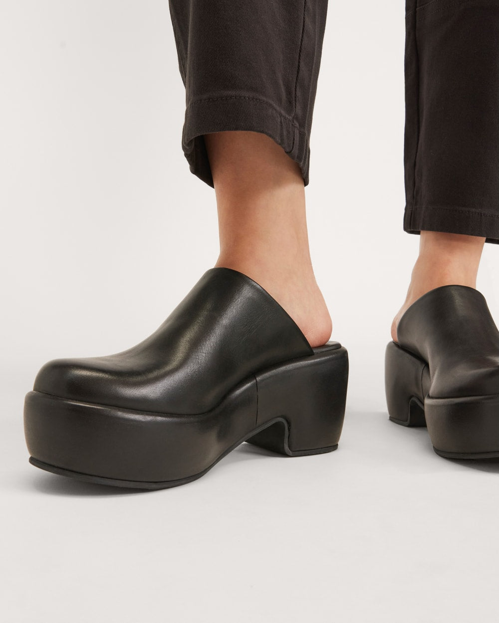 The Puffa Clog | Black - Image 3