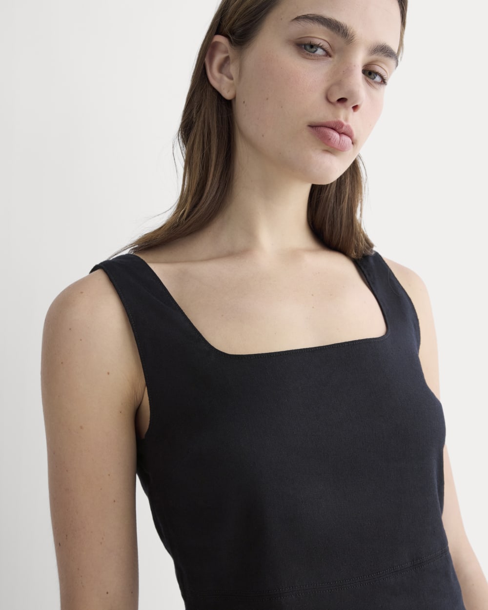 The Square Tank in Stretch Linen | Black - Image 3
