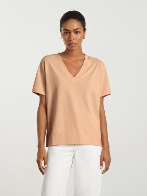 The Vintage V-Neck Hemp Tee | Hazelnut